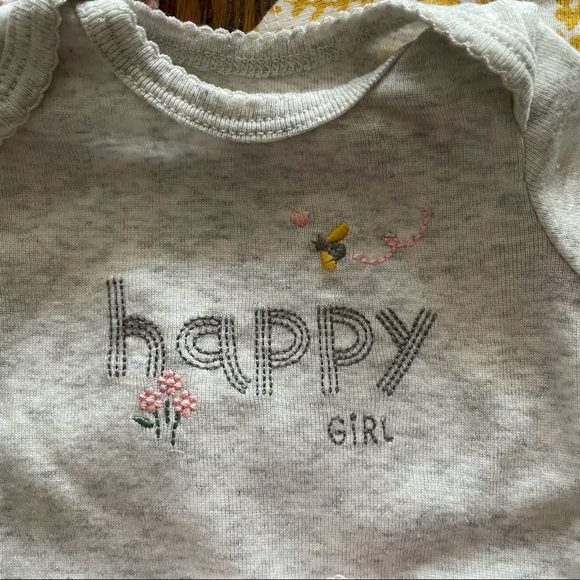 Carter’s newborn onesie set - Picture 5 of 8